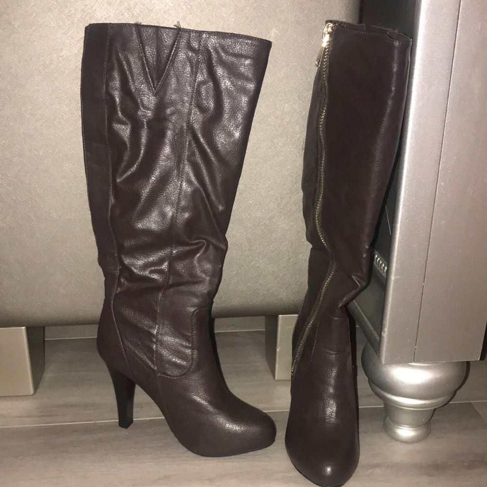 Fall dark brown boots